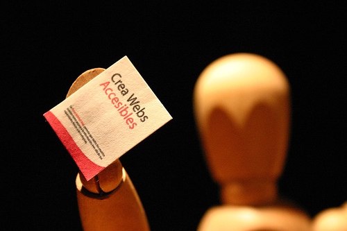 Maniquн con el cartelito